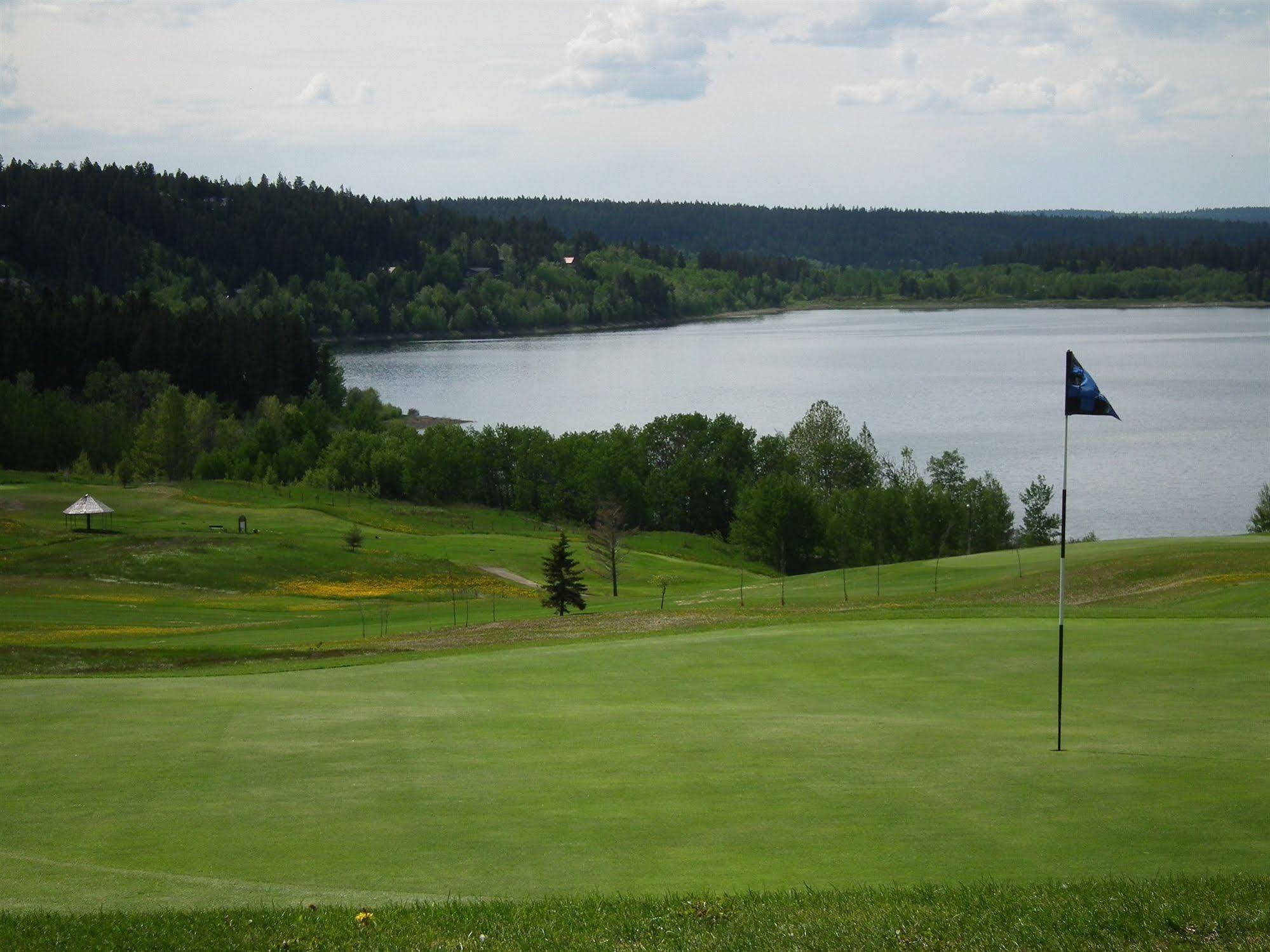 The 108 Golf Resort 108 Mile Ranch Exterior photo