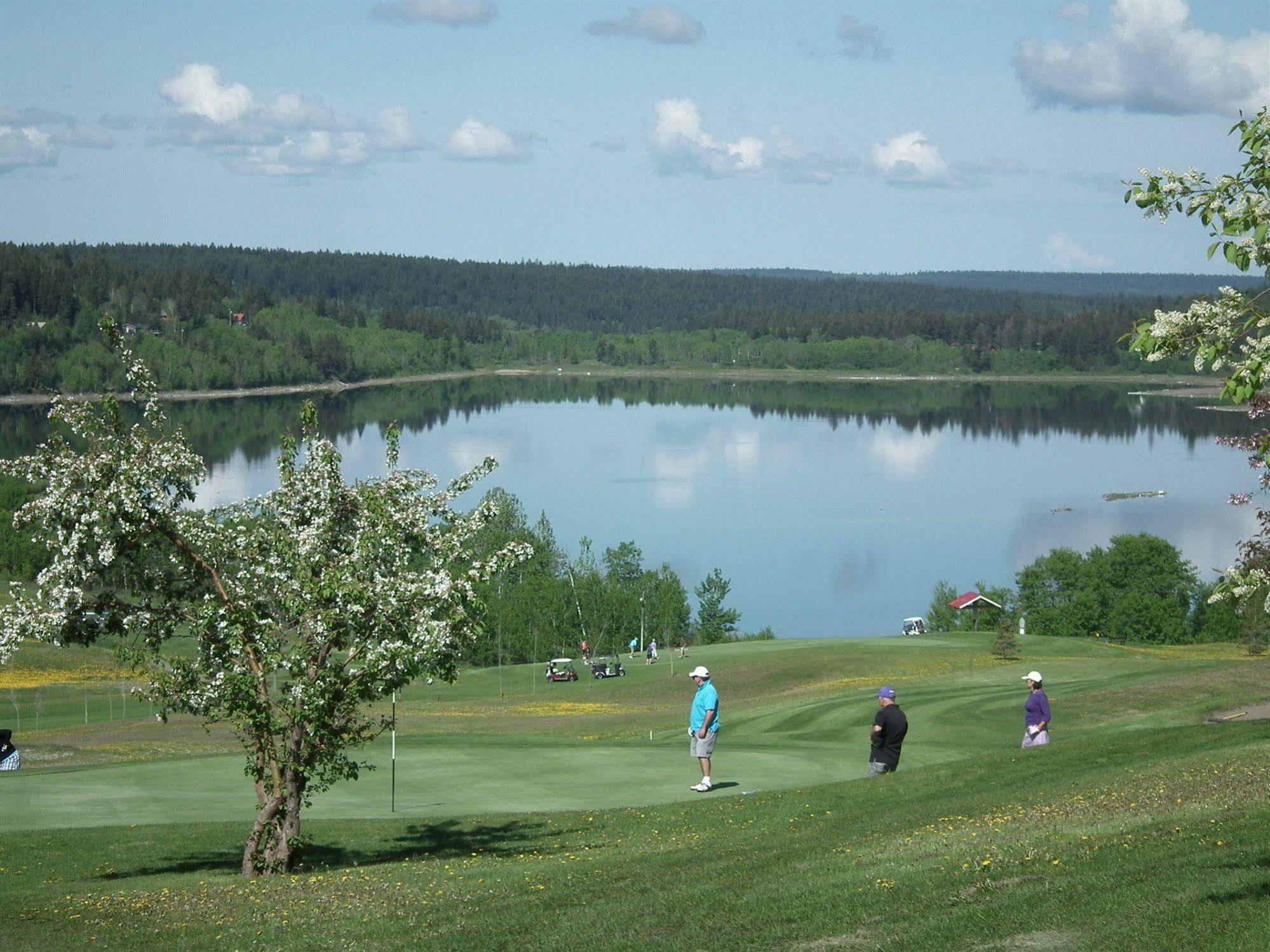 The 108 Golf Resort 108 Mile Ranch Exterior photo